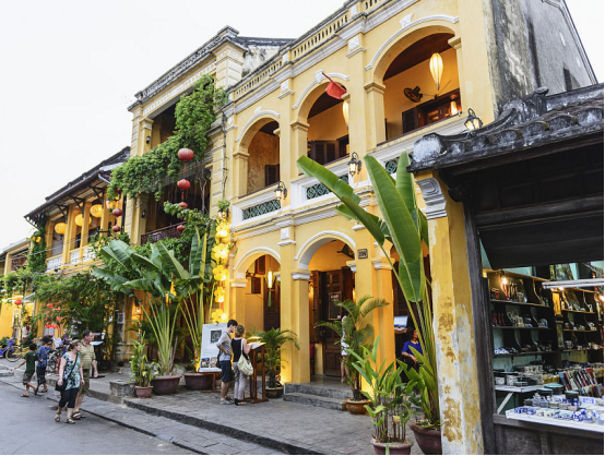 在越南的一个古城旅游,仿佛回到了中国的明朝
