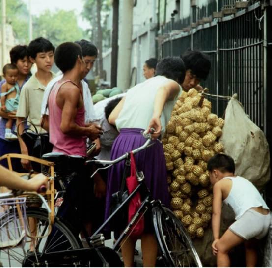 20世纪70年代的彩色老照片,只有80后和70后才能看的懂!