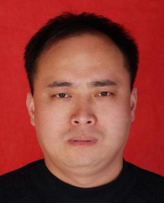 "天生穷命"的男人面相,必定一生孤苦无依,出不完的苦中苦