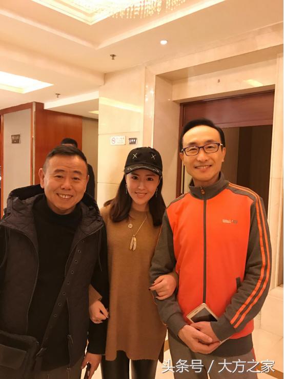被赵本山开除的徒弟关小平,女儿关思慧如今火过赵本山