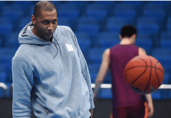 京粤大战, 莫里斯拒绝为北京首钢出战球队遭打