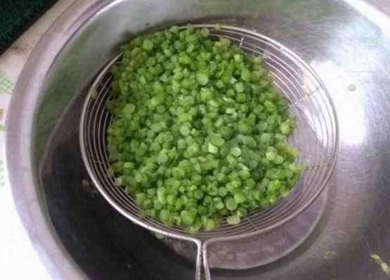 这个时节吃食品馅的蒜苔,简直是绝配.饺子炸煎致癌物图片
