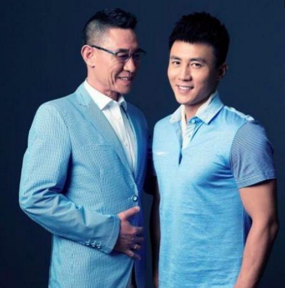 正文             杜淳的"后妈"年轻时候的照片,郑卫莉,是一位非常