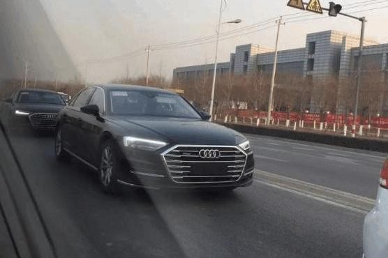 国内首台18款奥迪A8L上路，帅的一塌糊涂，再也看不上奔驰S级