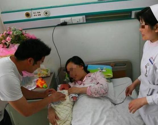皮肤姓夏,妈妈姓秋,给男生取了这个孩子,孩子外女生名字比白爸爸图片