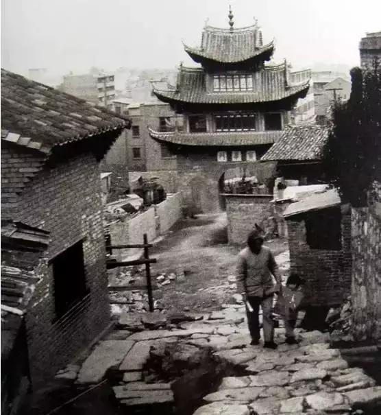 个旧如何联系大学生及周边出行方式指南