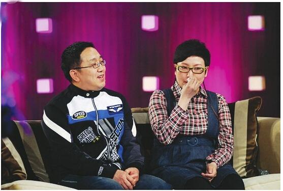 55岁“句号”近照，曾因离过婚被现任丈母娘拒绝，如今让人羡慕