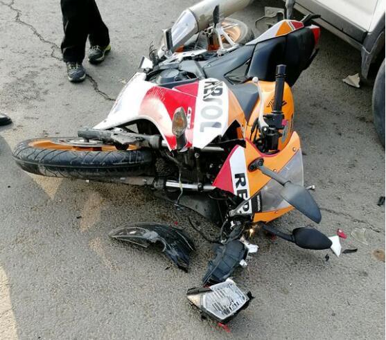 超速摩托车撞上转弯本田 小汽车负全责 就一句