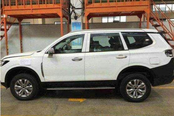 这款国产SUV，大通D90超长车身放话上市后要吊打路虎