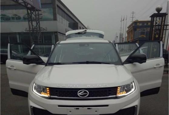 男子提新款陆风X7，车主：改款后就不像路虎极光了，很后悔