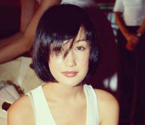 38岁李美琪近照，甩过吴彦祖的一代性感女神，如今惨老似大妈