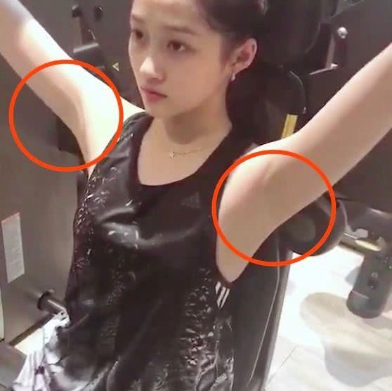 关晓彤素颜健身上热搜,却因"腋毛"问题遭到众人群嘲!