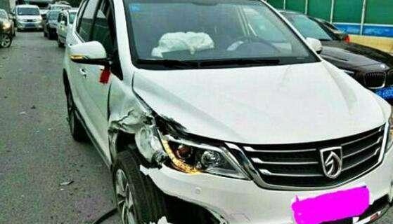 宝骏560撞上汉兰达，汉兰达竟断了轴，这品质让车主间接想卖车