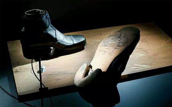 迈克尔杰克逊45%倾斜怎么做到的?郭富城曾经重现过这个动作!