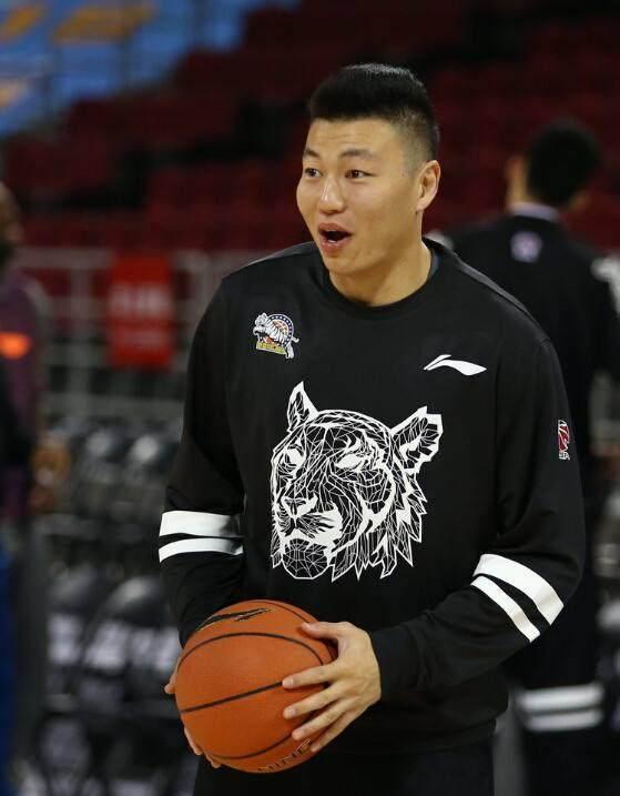 客观来说,李根的球技在CBA什么水平?