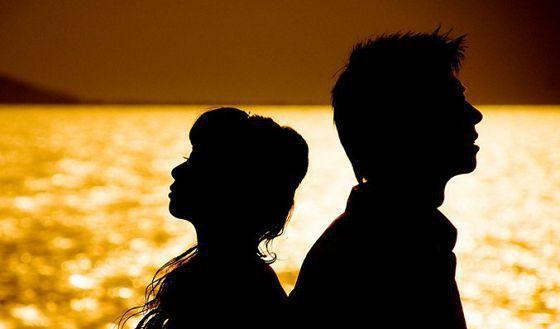 多年以后我才明白 我们的分开并不是偶然