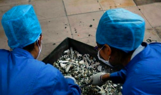 实拍殡仪馆上班的年轻女孩,不怕尸体就怕男朋