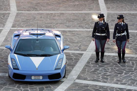 世界上的豪华警车,原来除了迪拜以外,这些国家的警车也那么豪!