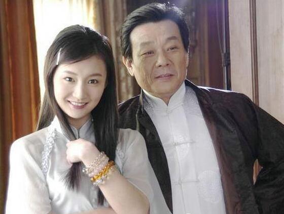 太羡慕了！中国老戏骨，却是一夫两妻，单双号和老婆过感情生活
