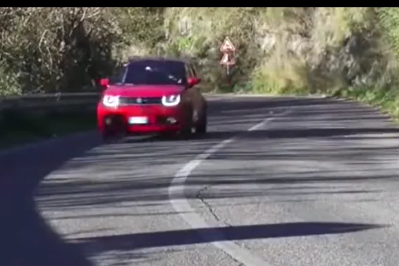 网友对铃木全新的小SUV，耗油堪比摩托车表示哪来的回哪去