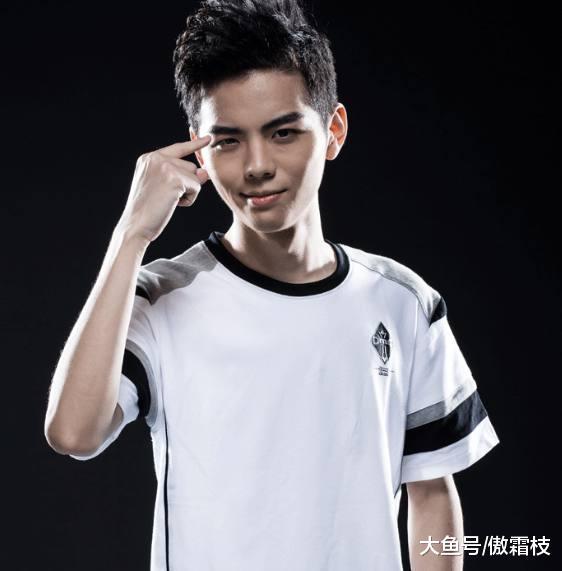 LOL: OMG职业上单夕阳闹分手, 女友曾为他堕