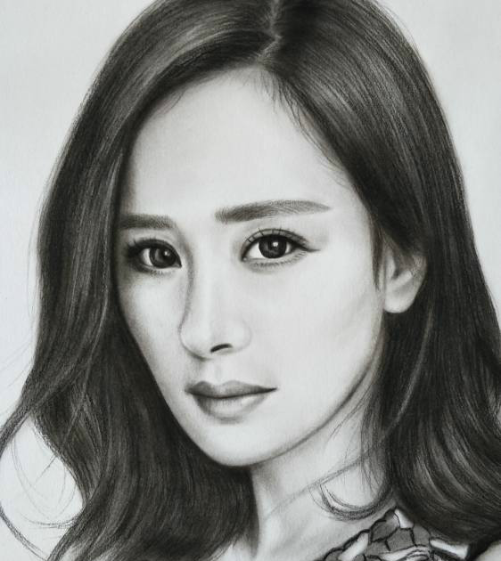 杨幂,这张素描好像要比杨幂本人漂亮,有没有?网友给这张素描打了8分.