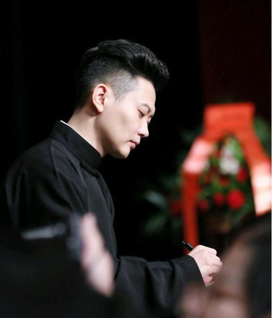 德云社弟子特征:张云雷骚、岳云鹏贱，孟鹤堂是时骚时贱