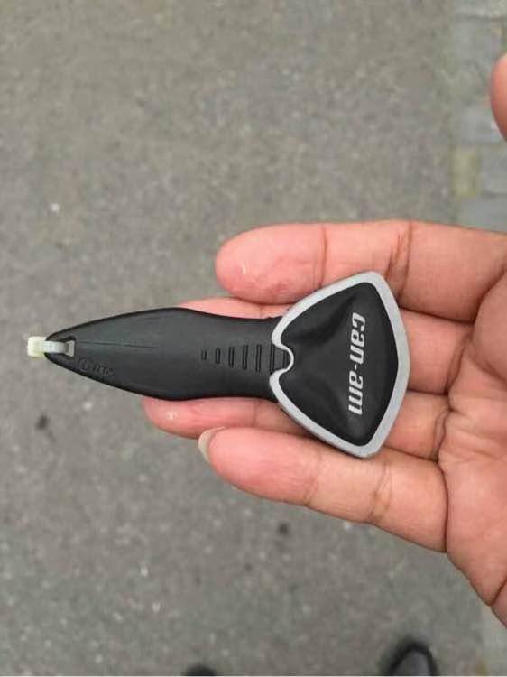 邻居买了一辆摩托车,竟说比我的丰田还贵20万