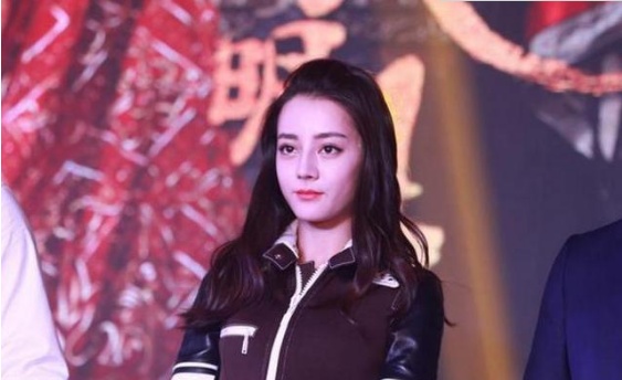 迪丽热巴一张童年照暴露了自己家境
