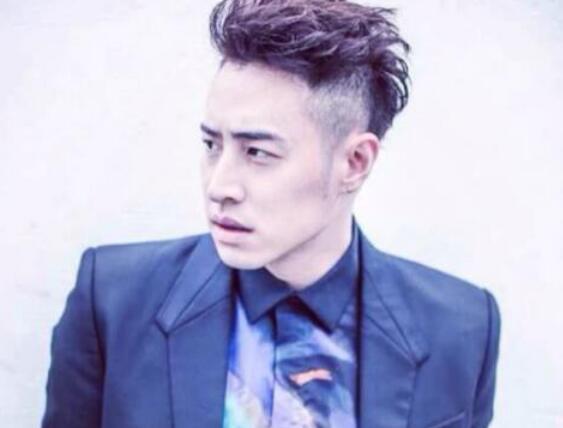 巅峰期的他人气直逼周杰伦 为何现在人气下滑