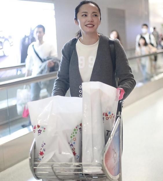 刘晓庆边切菜边撩头发不怕闹肚子?沙溢做一桌