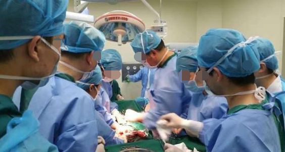 高龄产妇44岁赌气生二胎,双胞胎儿子顺利出生