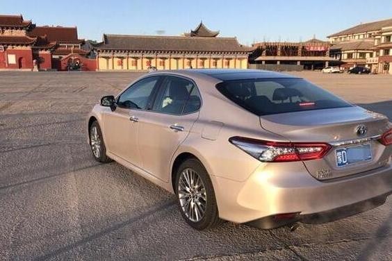 26W9提混动凯美瑞豪华欧铂银, 一箱油加满才350, 丰田混动就是牛