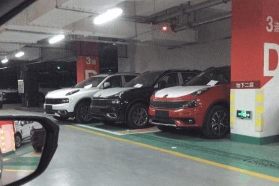 领克01之前搞饥饿营销 网友曝光：如今大批新车卖不出去了