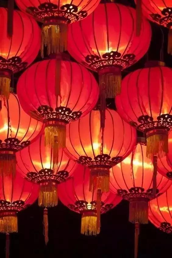 中式灯笼, 带你回味中国年! 形成月华连昼色, 灯景杂星光的美景