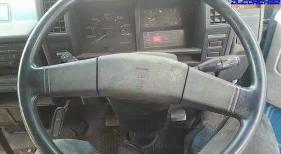 启动1990年生产的五十铃卡车，听听发动机的声音怎么样
