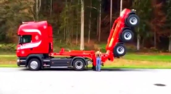 折叠式拖车，折叠后空车可以当跑车开
