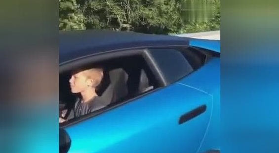 11岁小男孩开兰博基尼飙车竟然赢了（超级跑车）