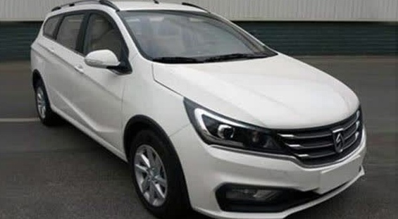 国产又放血了！4万就有SUV，宝骏最狠，直接整了个7座的！