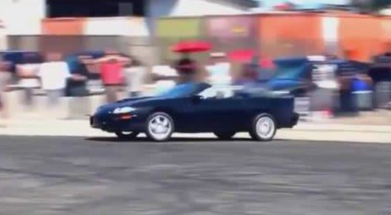 开敞篷车漂移装逼失败