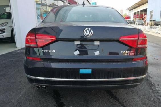 小伙花20.8万买辆大众帕萨特政采版，提车时看到中控区