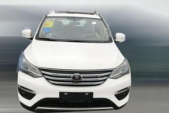 街头偶遇2018款比亚迪宋，奥迪前脸电子档把，卖9万唐二代都眼红