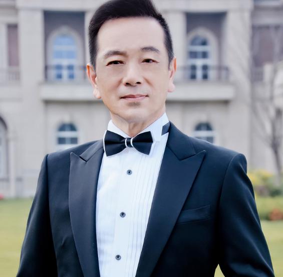 61岁的张晨光妻子原来是她，漂亮贤惠有气质，俩试管儿子帅哭！