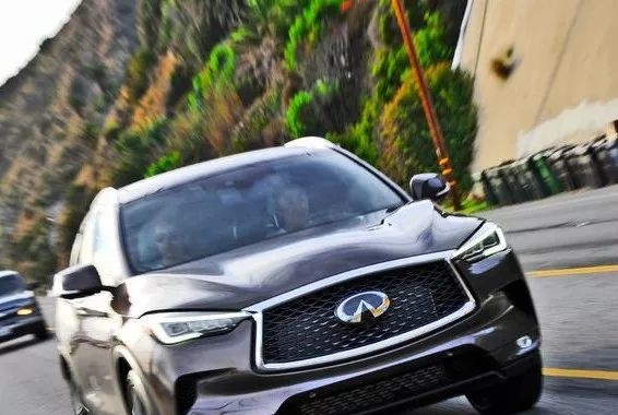 全新QX50横空出世，这颜值恐怕奔驰GLC也无法阻挡它了！