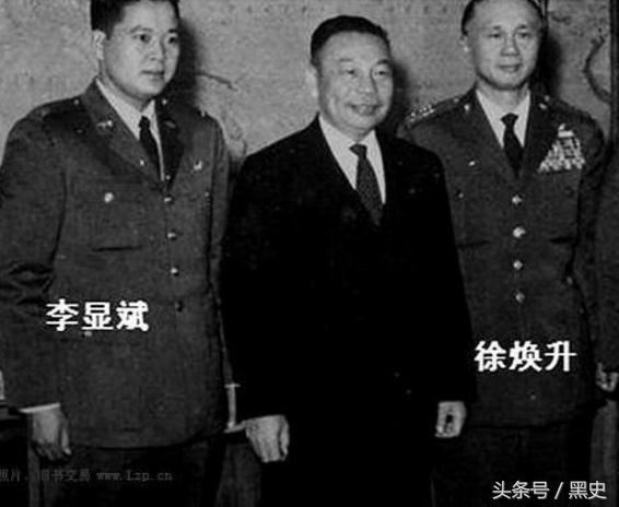 他是飞行员，28岁驾机叛逃台湾，54岁潜回大陆，在机场被抓