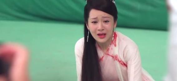 杨紫版白蛇变哭戏专业户,这些虐心哭戏都是这