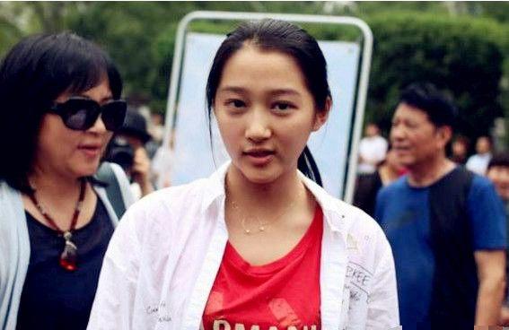 关晓彤最丑照片图片