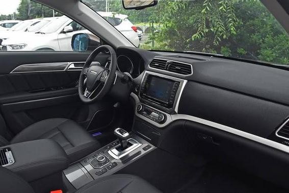 哈佛推出新款H6轿跑SUV，全景天窗6挡自动7挡双离合10万起