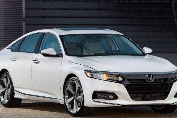 十代雅阁太过霸气，才16万，简直比新凯美瑞划算太多