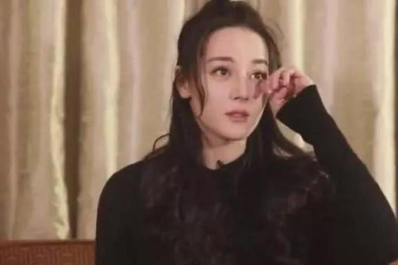 热巴含泪宣布退出跑男,兄弟团集体回应,鹿晗只